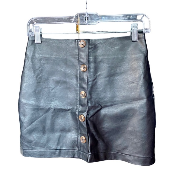 Forever 21 Dresses & Skirts - Forever 21 - Faux leather mini skirt